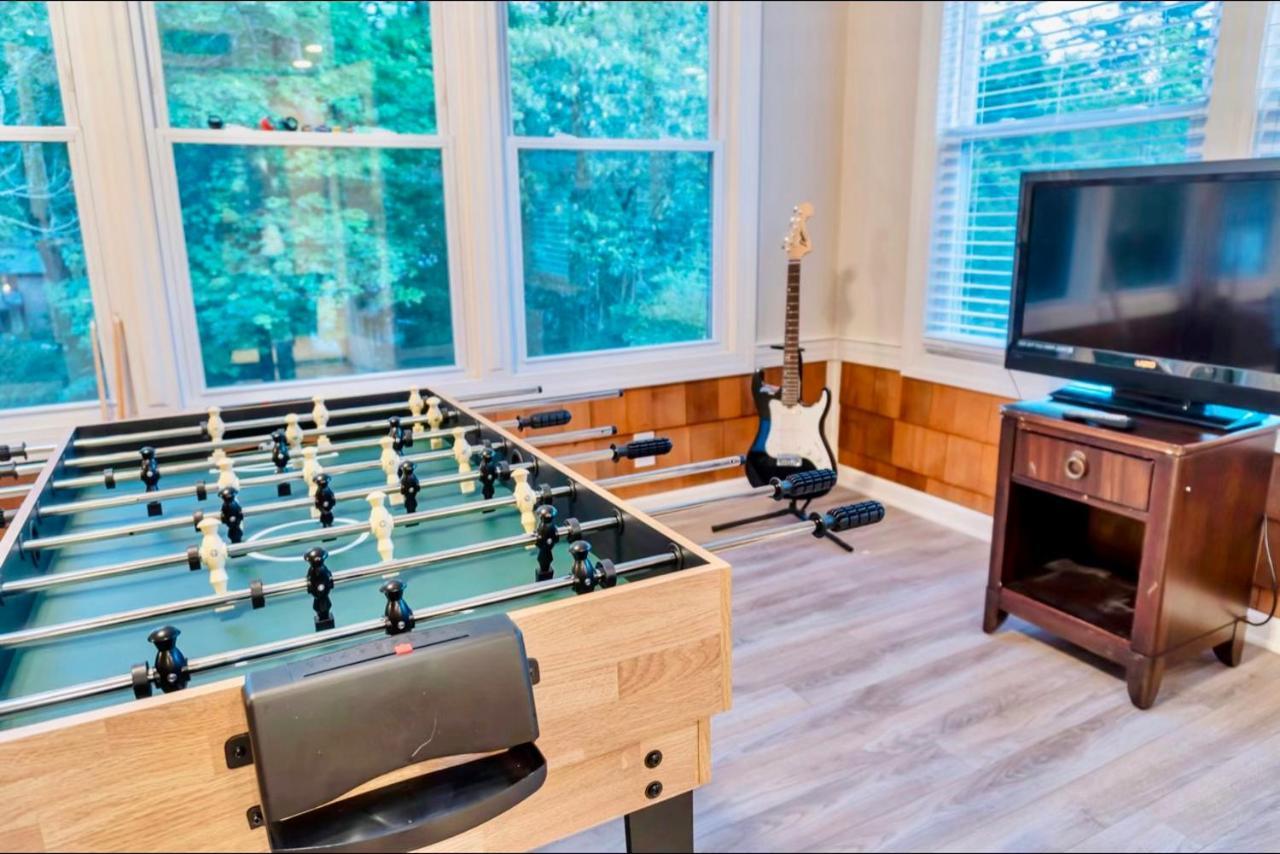 King Bed, Home Theater, Pool Table, Game Room, Fireplace Charlotte Exterior photo